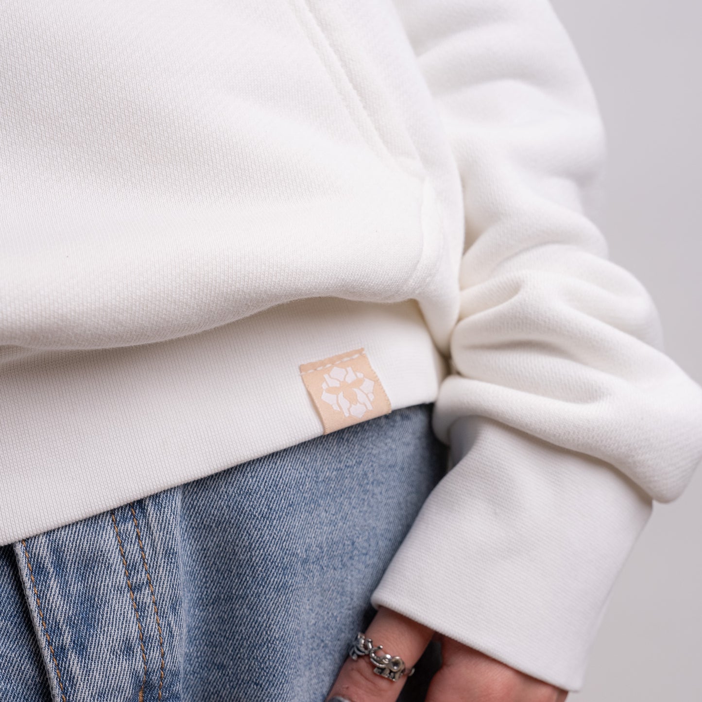 010 - BASIC OFF WHITE