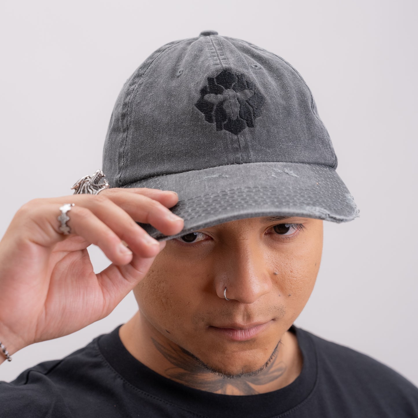 057/058/059 - CAP DISTRESSED GREY