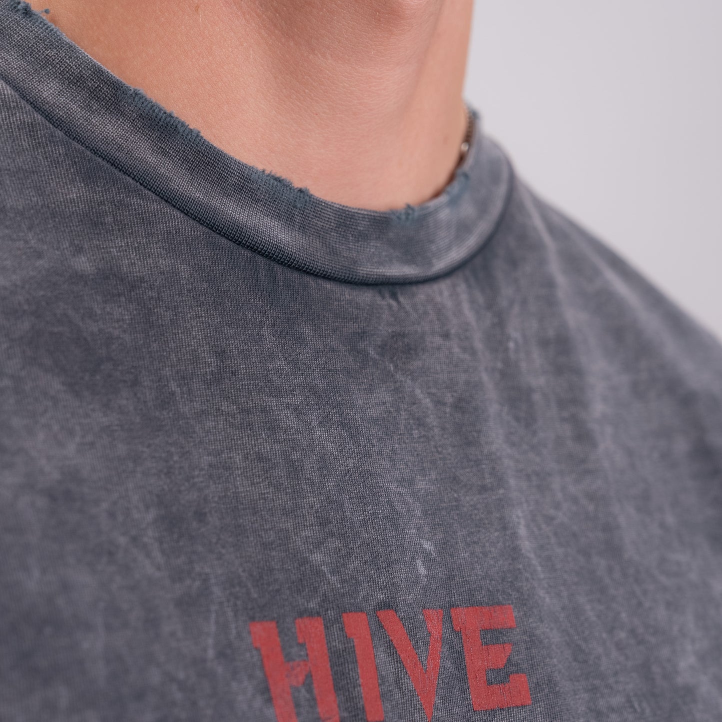 022 - BASIC DISTRESSED RED