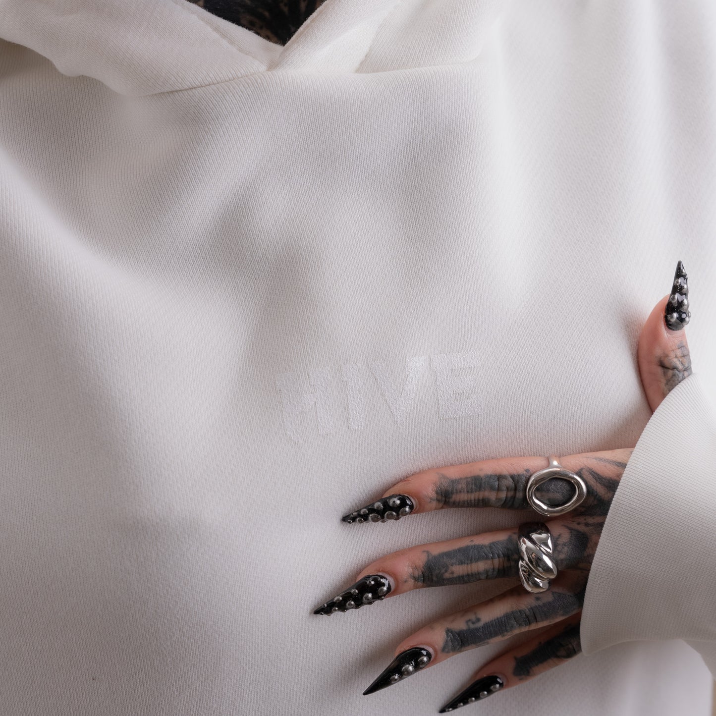 010 - BASIC OFF WHITE