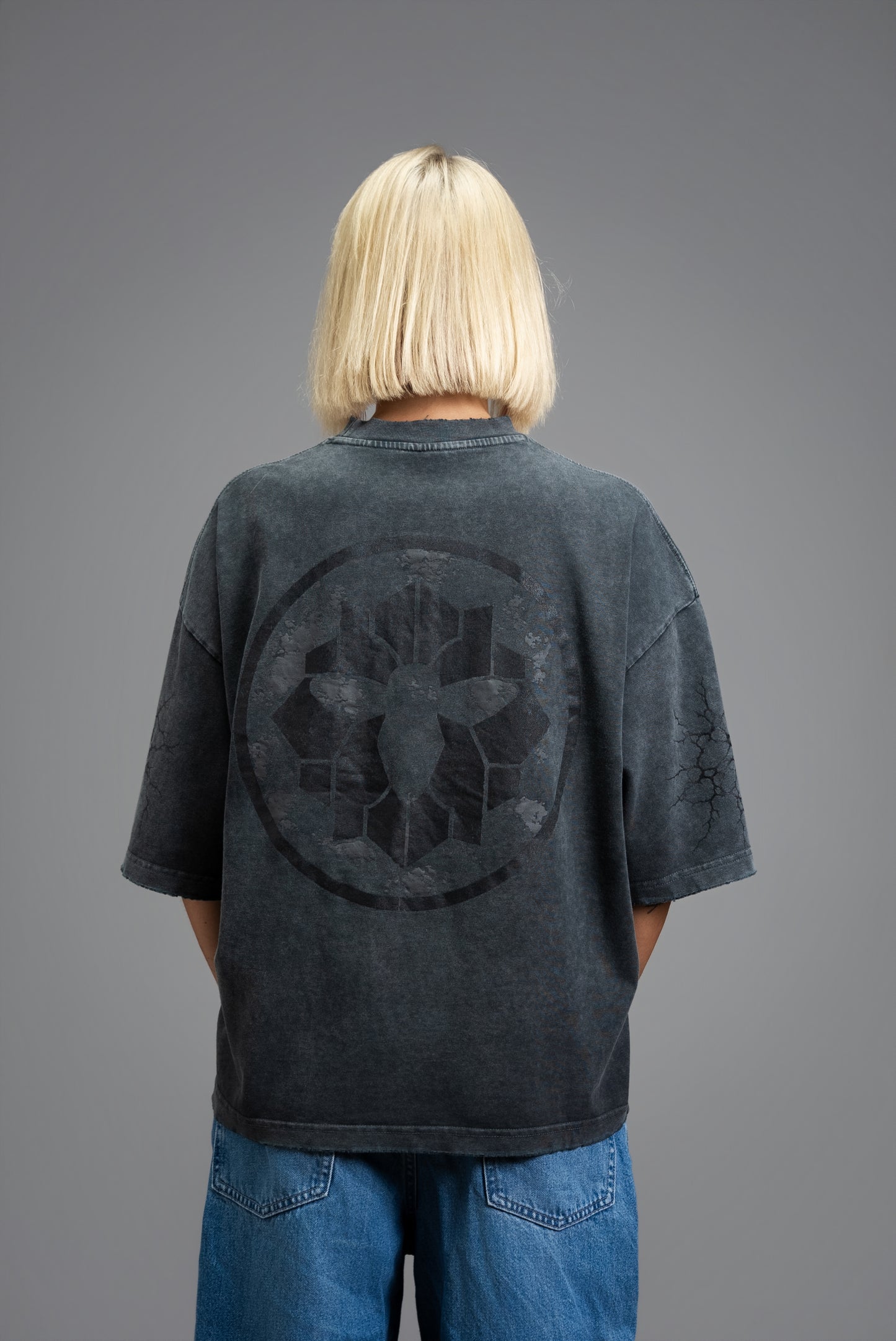 084 - HEAVY DISTRESSED GREY BASIC SHIRT
